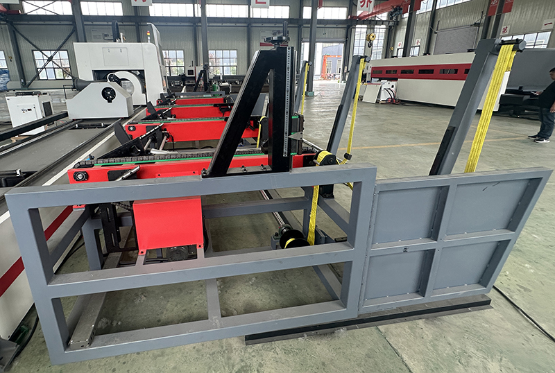 3 Chucks Heavy-Load Laser Tube Cutting Machine
